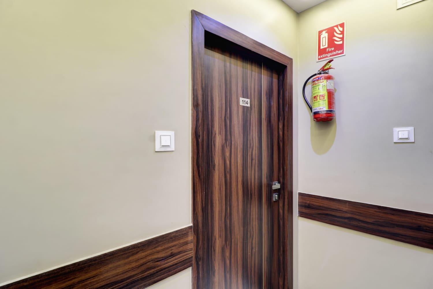 Hotel New Blue Sapphire Residency Мумбай Екстериор снимка