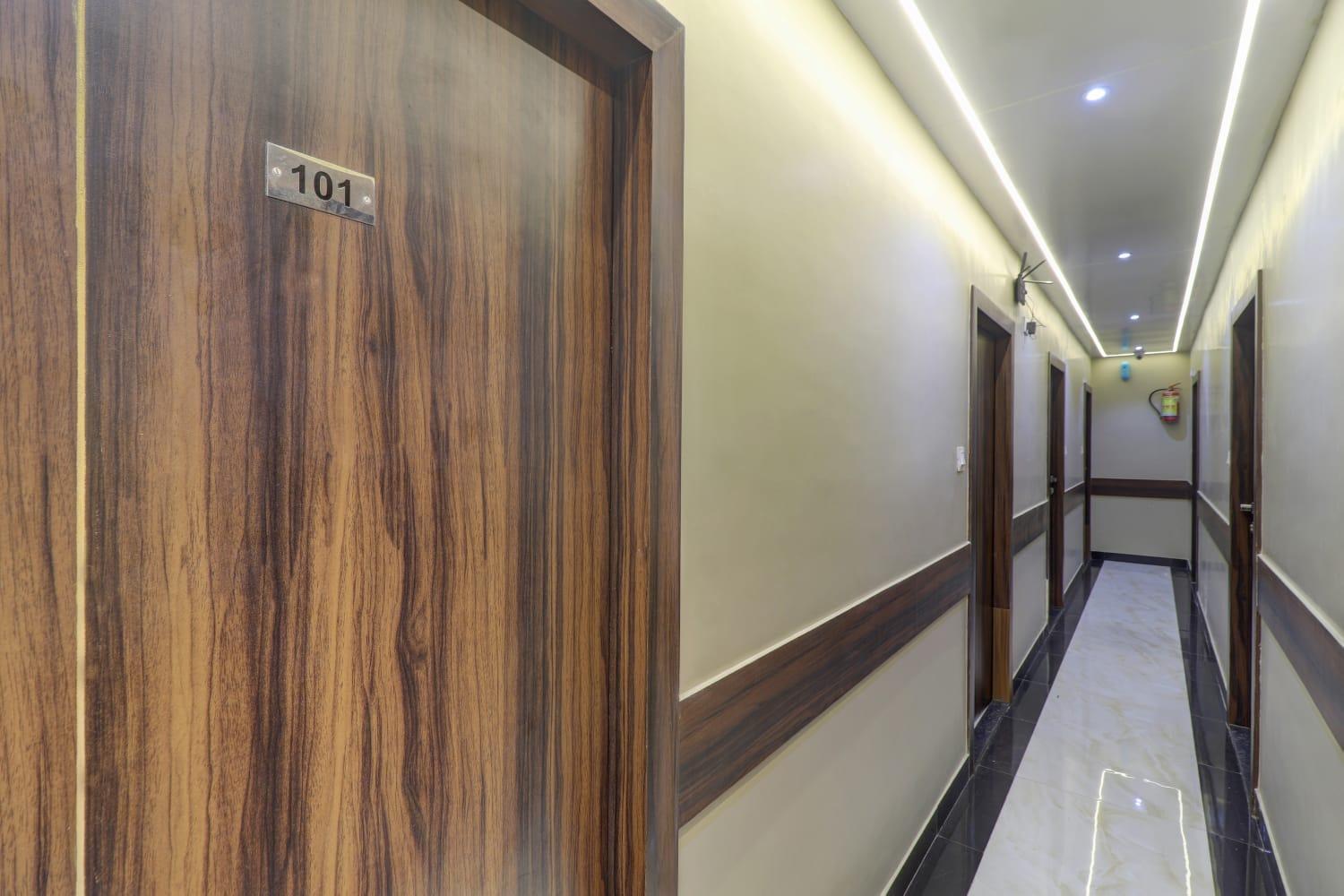 Hotel New Blue Sapphire Residency Мумбай Екстериор снимка