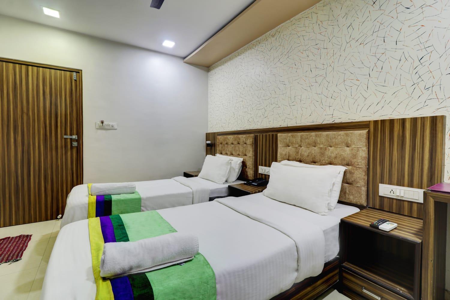 Hotel New Blue Sapphire Residency Мумбай Екстериор снимка
