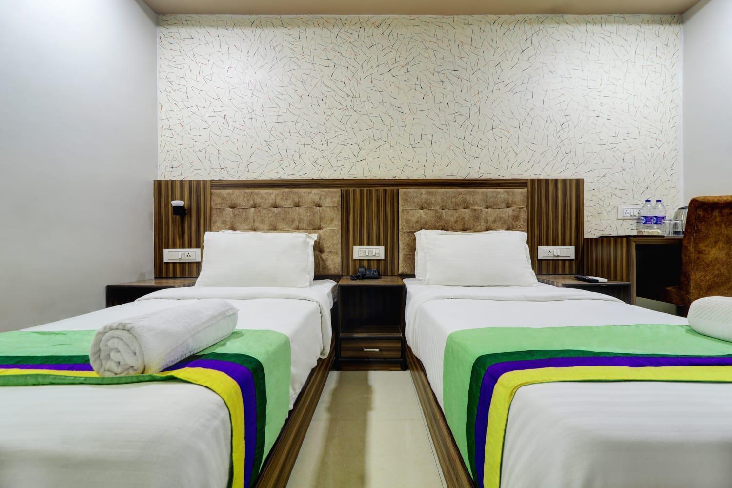 Hotel New Blue Sapphire Residency Мумбай Екстериор снимка
