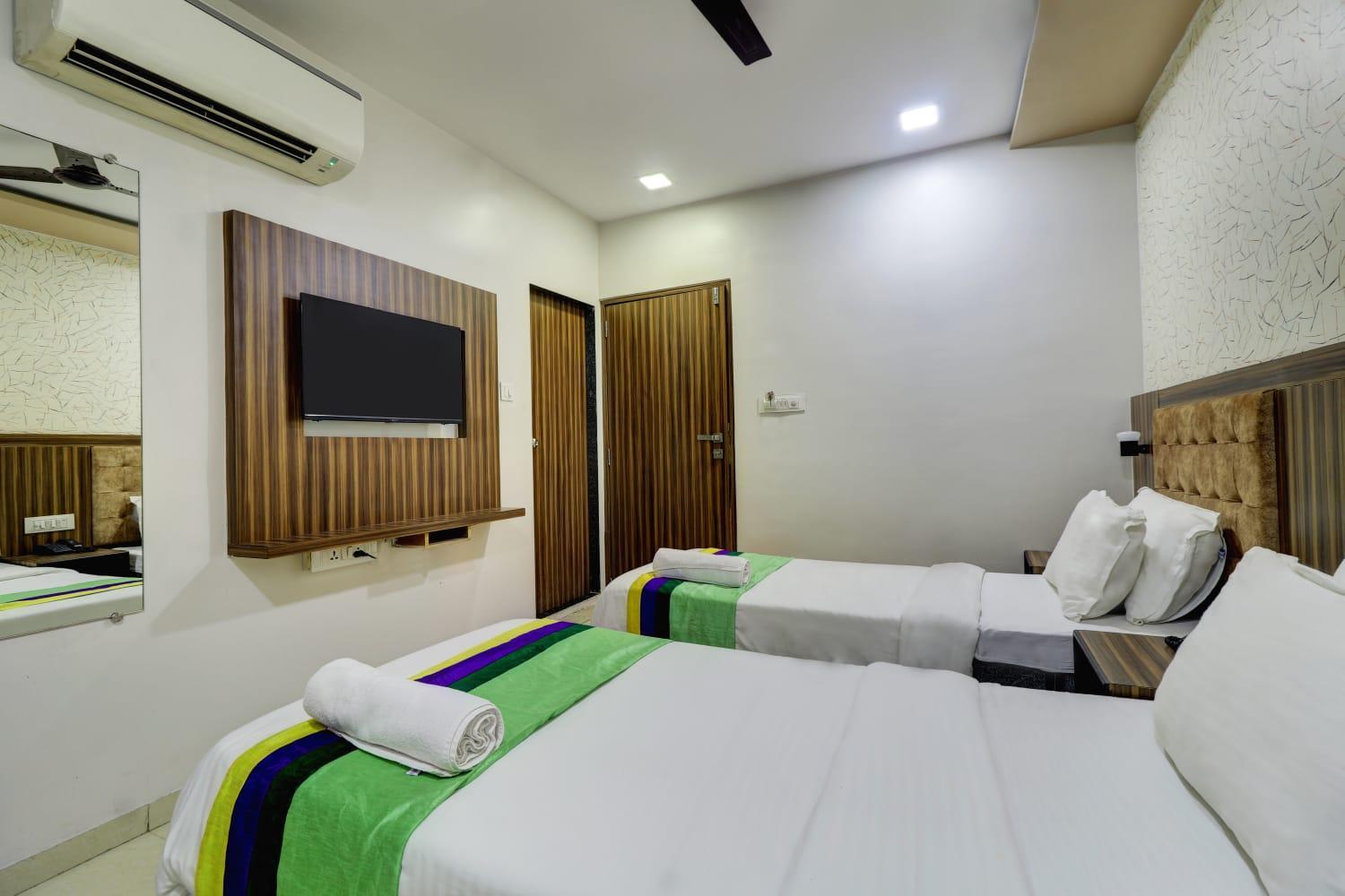 Hotel New Blue Sapphire Residency Мумбай Екстериор снимка