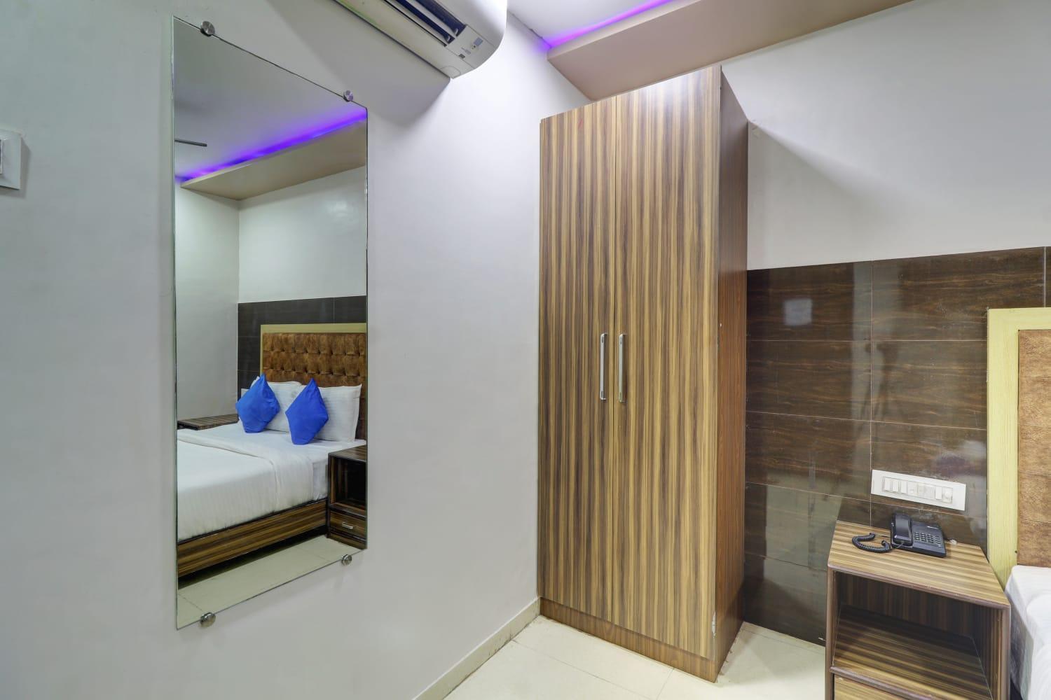 Hotel New Blue Sapphire Residency Мумбай Екстериор снимка